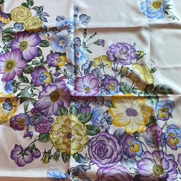 New in box vintage multicolored Gucci silk scarf - Picture 7 of 16